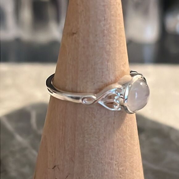 Kuisa rainbow, moonstone solitaire ring in sterling silver 1.65ctw - Picture 4 of 10